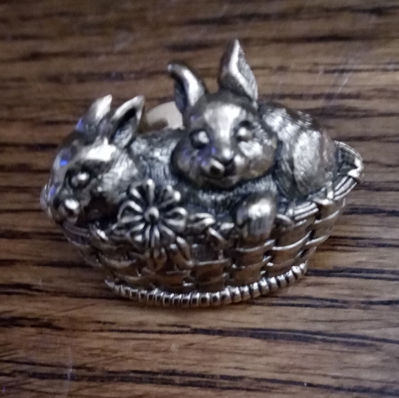 Vintage Avon "Basket of Love" Brooch Pin - Picture 2 of 5